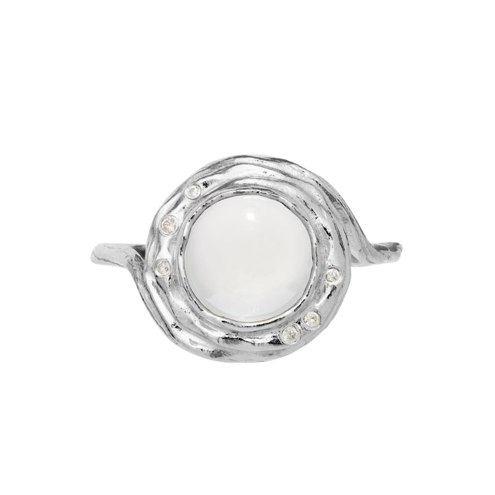 Maanesten Zahra silver ring with round light stone and small clear stones in organic design. Model 4867c-001.