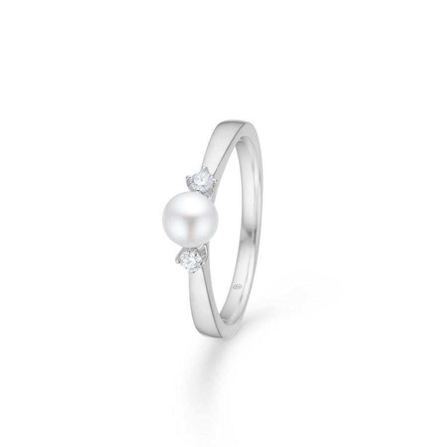 Mads Z 14kt White gold Crown Trinity Pearl Ring with pearl and diamonds in an elegant design, Model 1643708-001