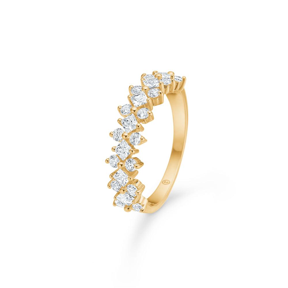 Mads Z 8kt Cassiopeia ring zirconia shows an elegant gold ring with clear zirconia in half bow, Model 3347008-001
