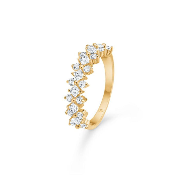 Mads Z 8kt Cassiopeia ring zirconia shows an elegant gold ring with clear zirconia in half bow, Model 3347008-001