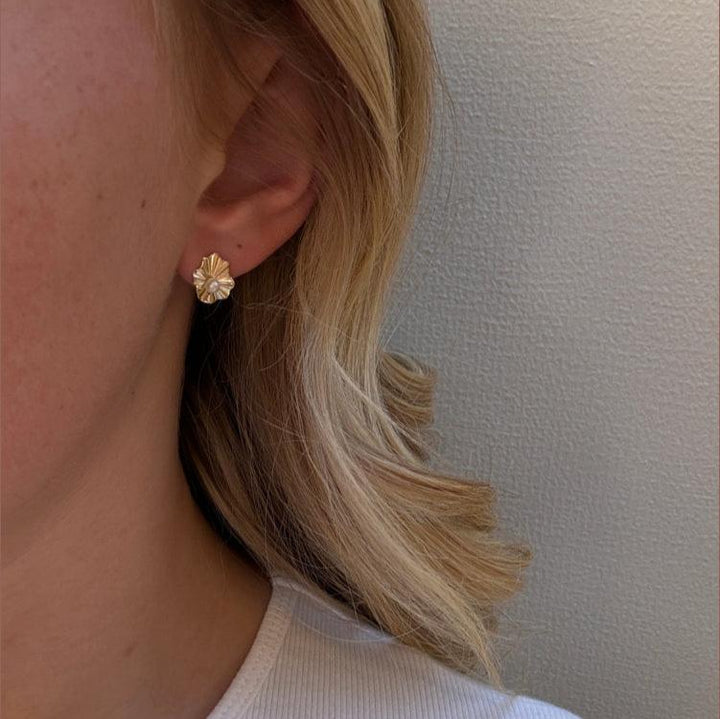 Mads Z Amelie 8kt gold ear studs with pearl appear on ear, elegant and stylish detail. Model 3313119.