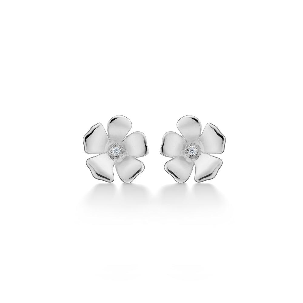 Mads Z Fleur silver earrings with white topaz show flower-shaped earrings in shiny silver. Model 2116106-1