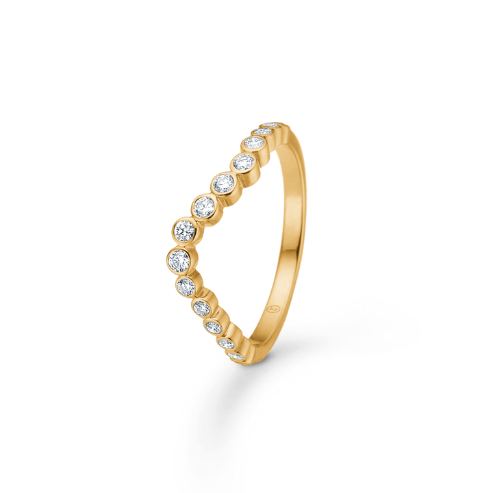 mads-z-freya-14kt-gold-ring-wave-0-28ct-w-si seen as slim wavy gold ring with round diamonds, Model 1541177-001