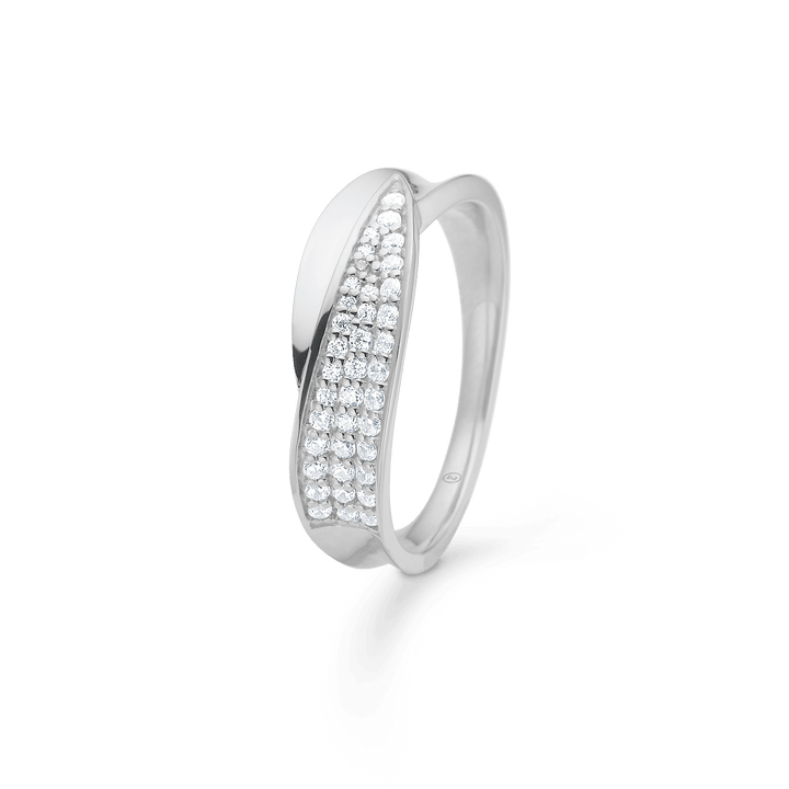 Mads Z Gloria Silver Ring with Zirconia shows an elegant, shiny silver ring with clear stones. Model 3147073-001