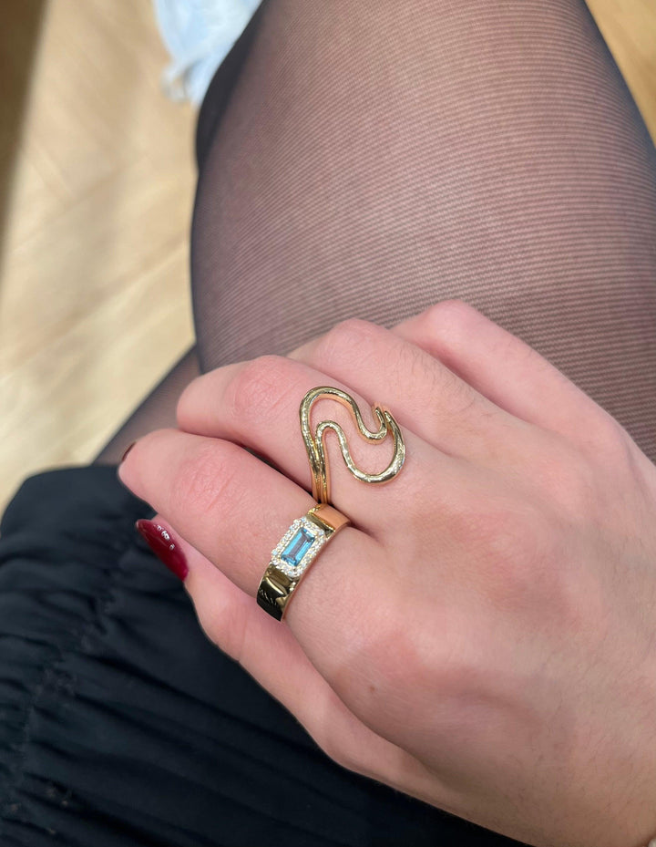 Mads Z Mira 14kt gold ring is worn on the finger, elegant wavy design is clearly visible, Model 1540129-001.