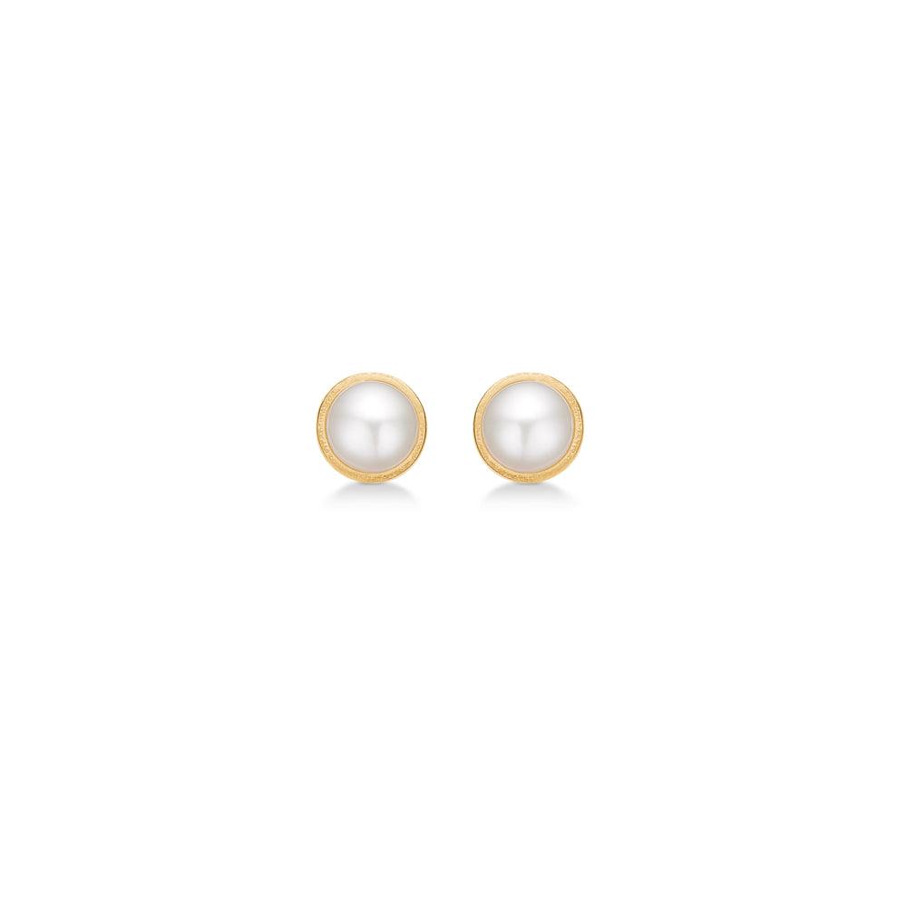 Mads Z Noelle pearl earrings in 8kt gold with round, white pearls on a white background. Model 3313123-1