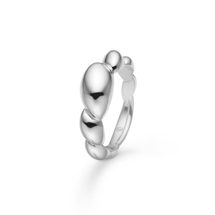 Mads Z Rugby silver ring with shiny, organically shaped surface on a white background. Model 2140069-001