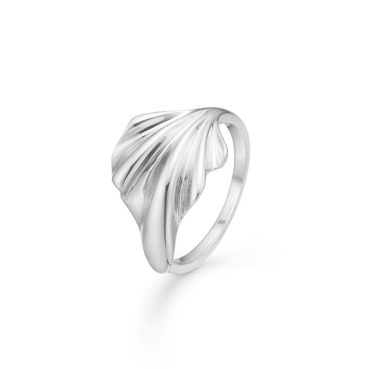 Mads Z Silver Velvet Ring shows an elegant silver ring with an organic, wavy leaf shape. Model 2140188-001
