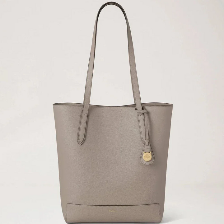Mulberry A4 North South Shopper Small Classic Grain Cashmere Taupe in grey-beige leather with long handle and discreet golden emblem. Model hh9846205f924