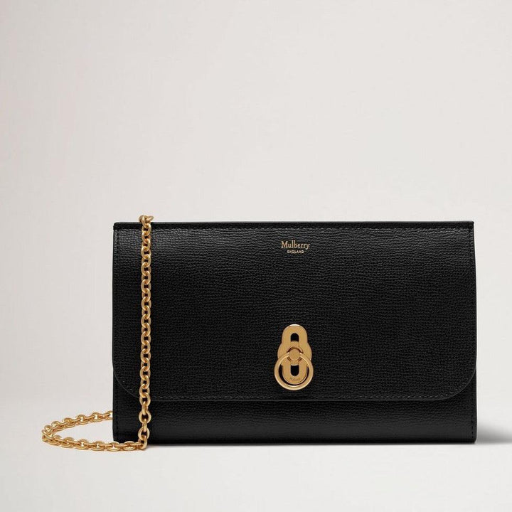 Mulberry The Amberley Clutch Small Classic Grain Black is seen as an elegant black leather clutch with gold chain and signature clasp. Model RL6090205A100.