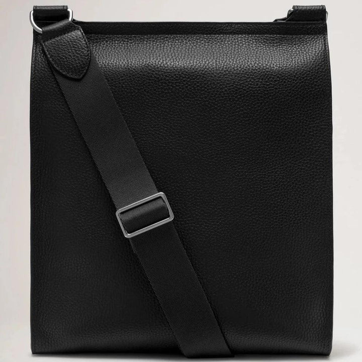 Mulberry Antony Messenger N Small Classic Grain shows black leather bag with adjustable strap. Model HH8606205A100.
