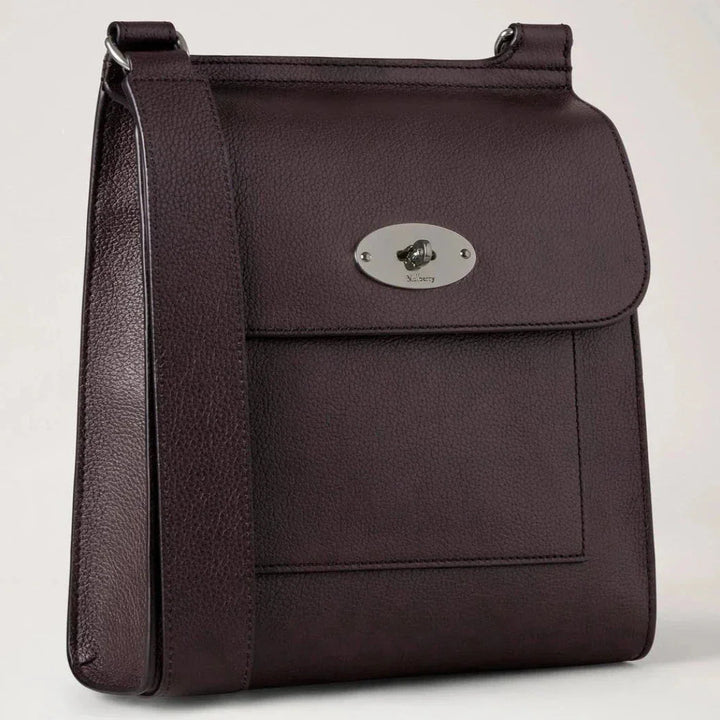 Mulberry Antony Small Classic Grain Ebony, shoulder bag in dark brown leather with silver buckle. Model hh9364205a110.
