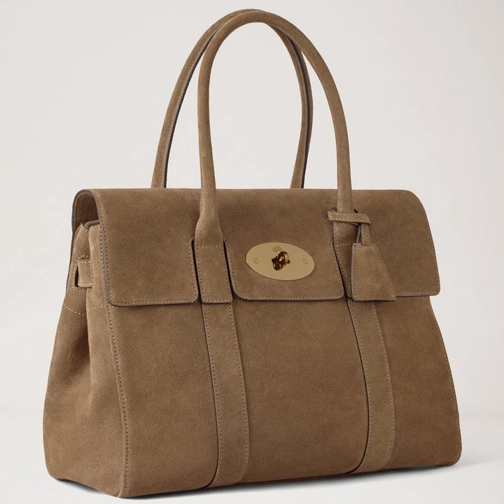 Mulberry Bayswater Salcombe Sand Suede showcases a classic sand colored suede shoulder bag. Model HH9882047P705