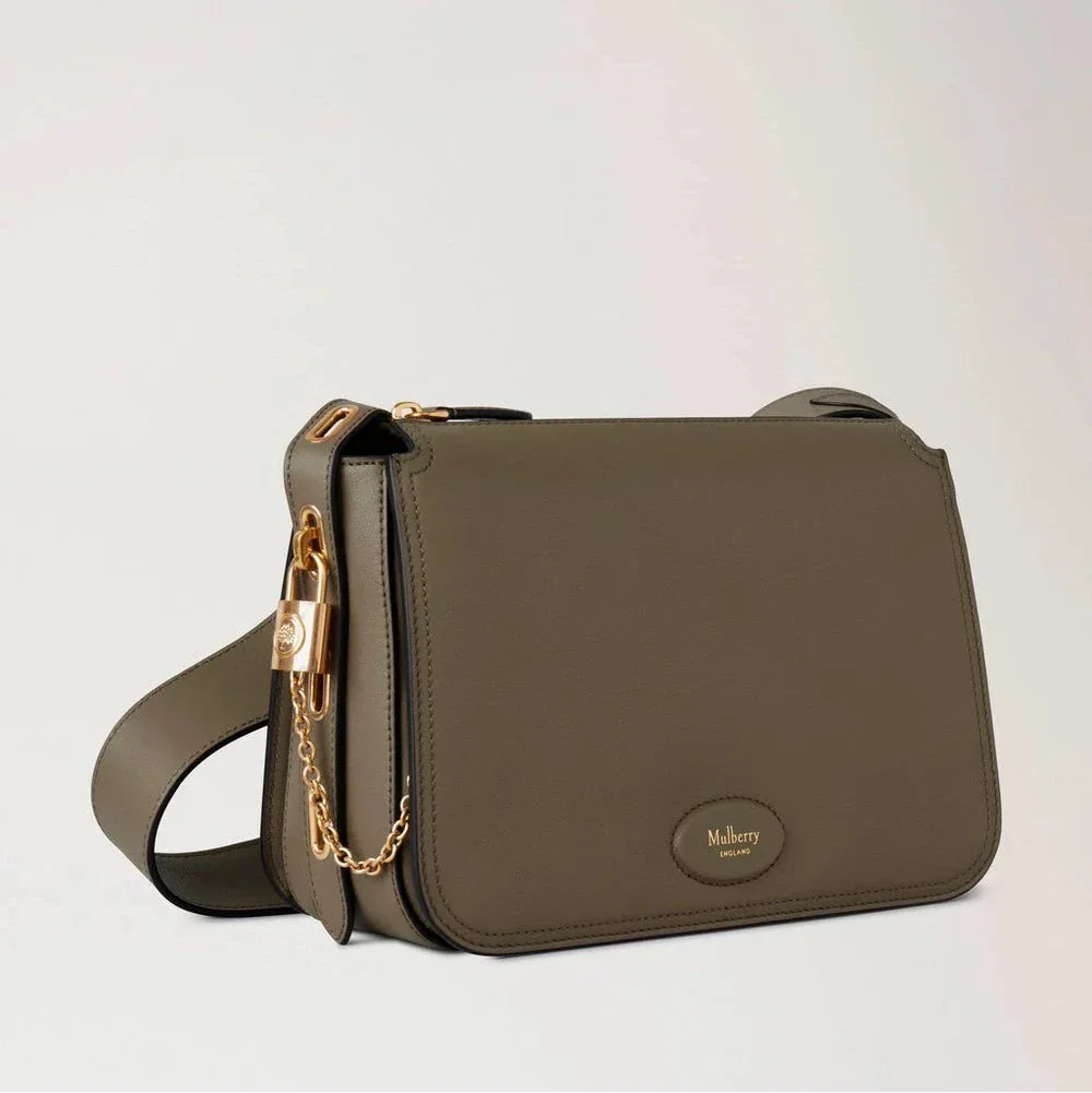 Mulberry Billie Linen Green Micro Classic Grain shoulder bag in green leather with gold details. Model HH9260587R563