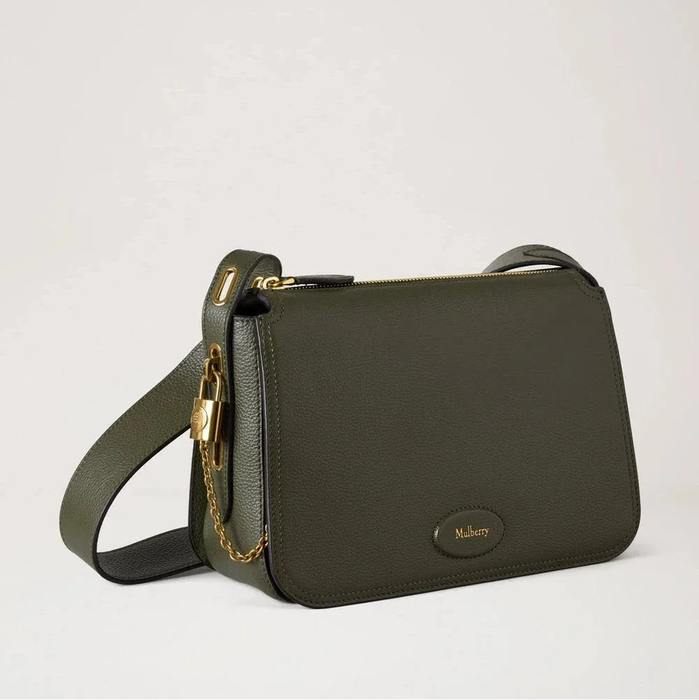 Mulberry Billie Small Classic Grain Juniper Green shoulder bag in leather with golden details. Model HH8301/205Q749