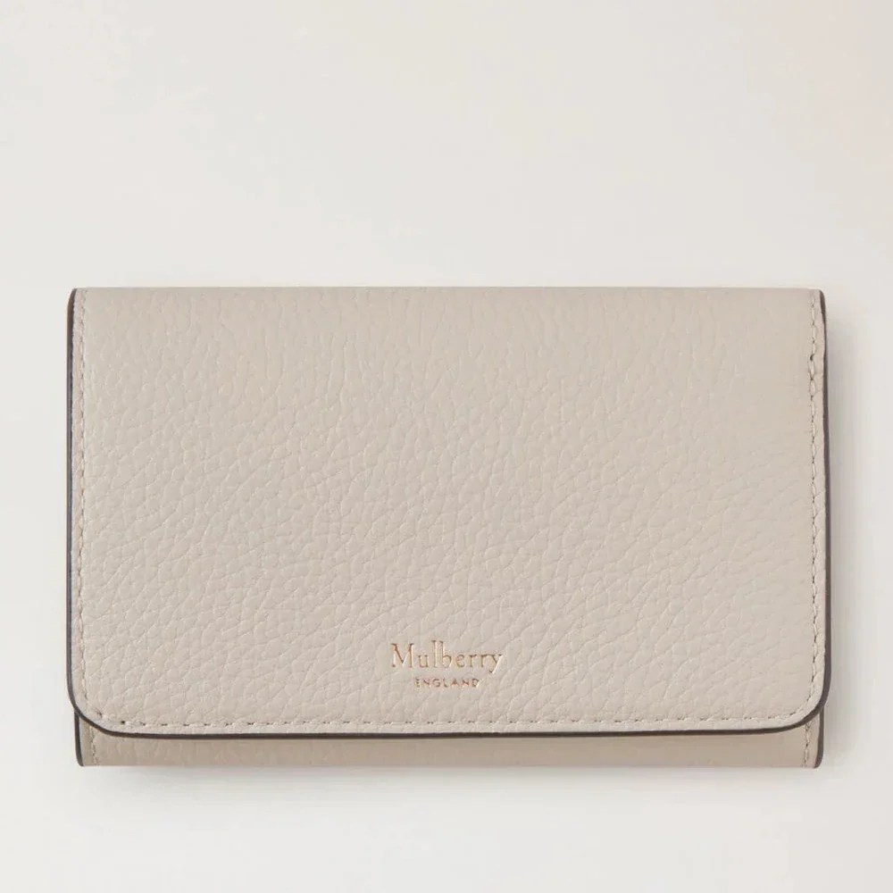 Mulberry Continental Trifold Chalk Small Classic Grain, front view of beige leather wallet with discreet logo. Model RL6824/205W160