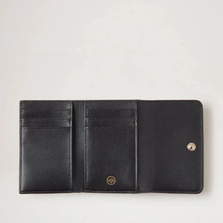 Mulberry Continental Trifold Chalk Small Classic Grain wallet in black leather with trifold design and card pockets. Model RL6824205W160