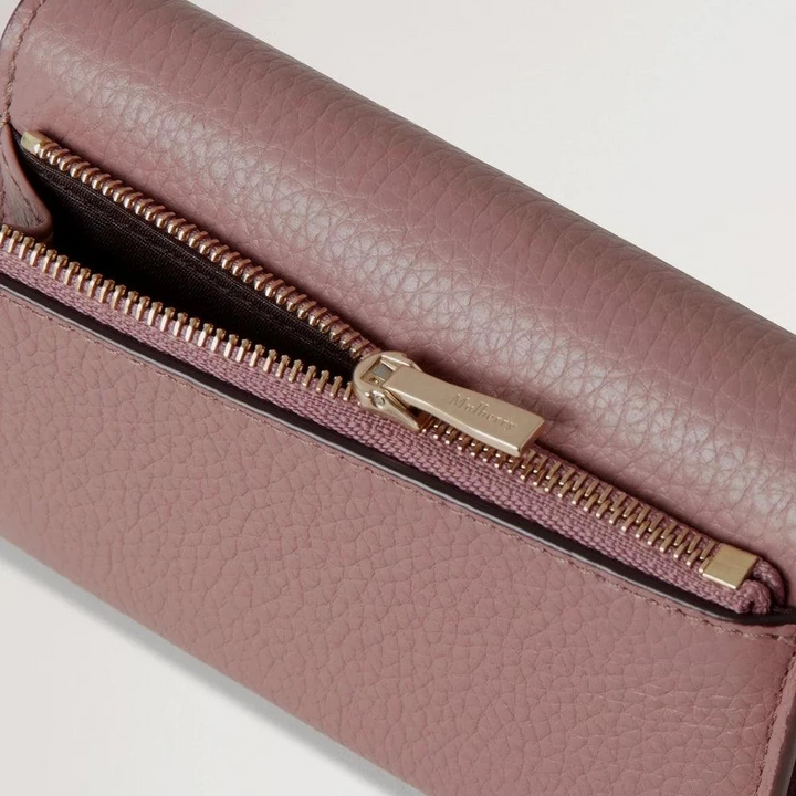 Mulberry Continental Trifold Wallet shows texture and gold zipper in dusty pink leather, detailed cutout.