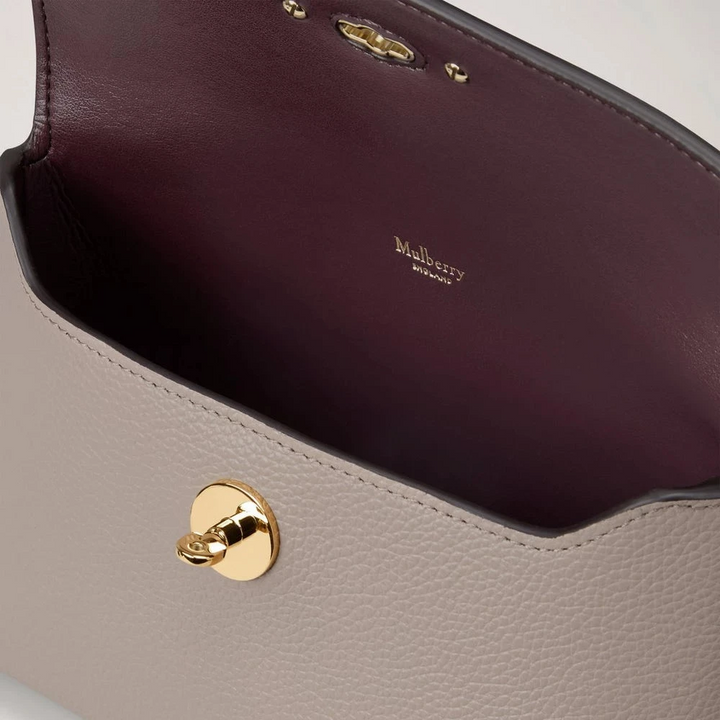 Mulberry Darley Cosmetic Pouch Cashmere Taupe Small Classic Grain, detail of open leather pouch, Model RL5077/205F924