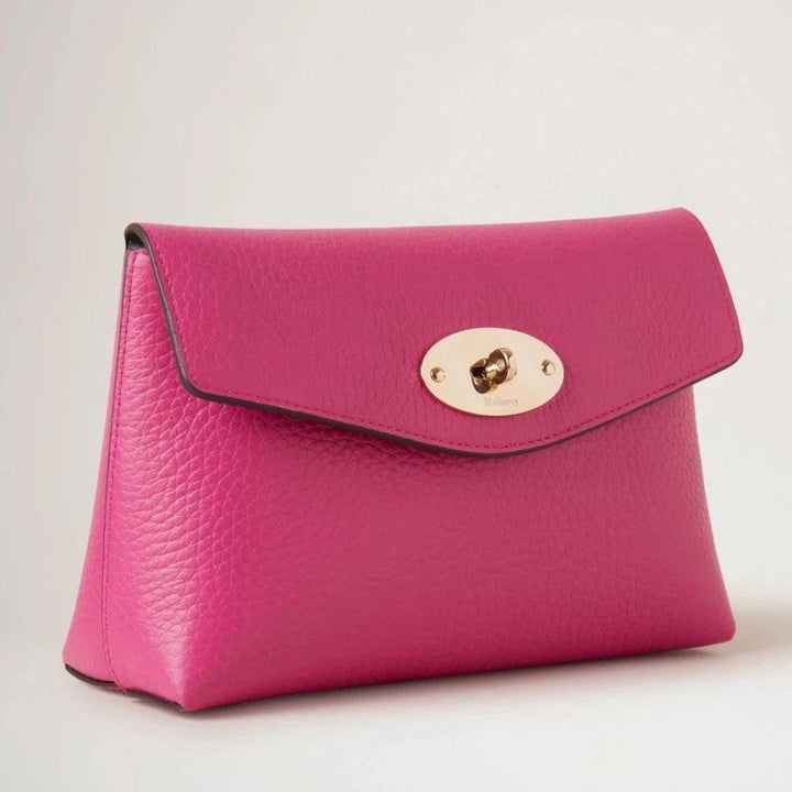 Mulberry Darley Cosmetic Pouch Heavy Grain Mulberry Pink shows a pink clutch in leather with a gold-colored closure. Model RL6544736J191.