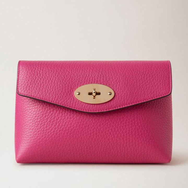 Mulberry Darley Cosmetic Pouch Heavy Grain Mulberry Pink shows a pink cosmetic bag in coarse-grained leather with a gold-tone twist lock. Model RL6544736J191.