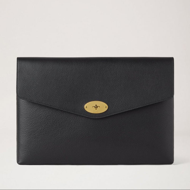 Mulberry Darley Envelope Pouch Black Small Classic Grain shows an elegant black envelope-shaped leather wallet with a gold-tone clasp. Model RL8868205A100