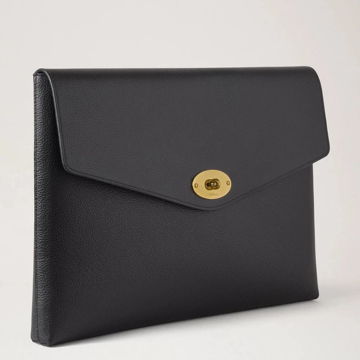 Mulberry Darley Envelope Pouch Black Small Classic Grain shows a black envelope pouch in leather with gold detail, Model RL8868205A100.