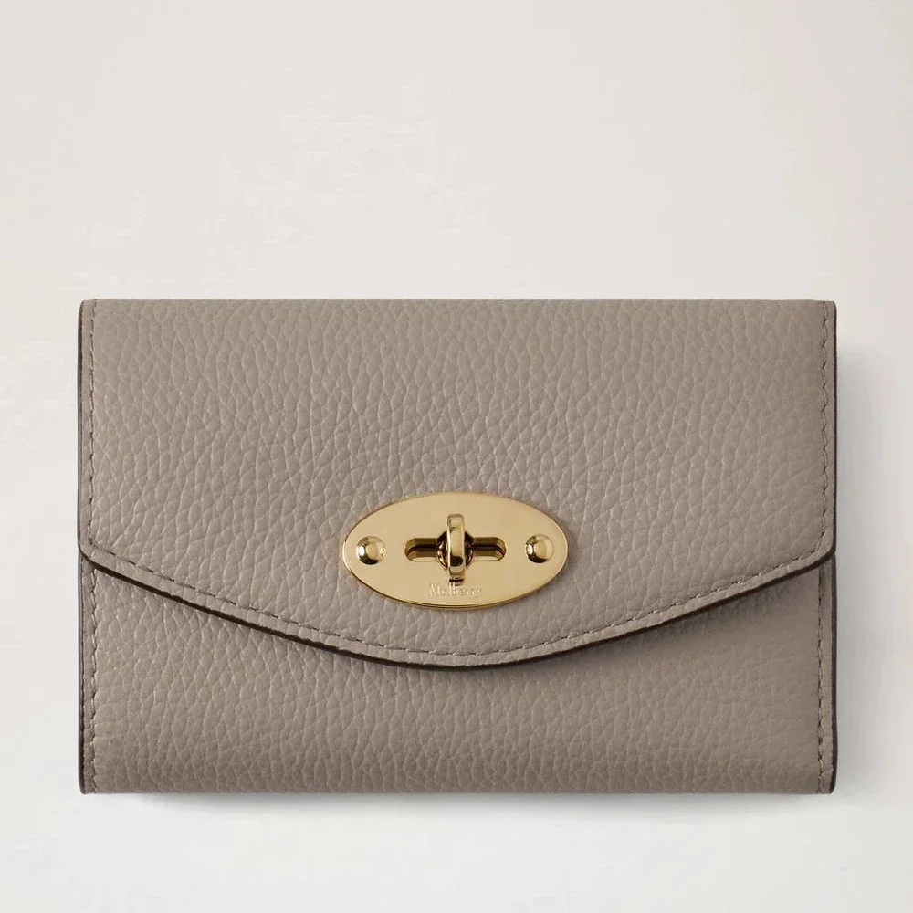 Mulberry Darley Folded Multi-Card Wallet Cashmere Taupe Small Classic Grain in taupe-colored leather with gold-colored closure. Model RL6665205F924.