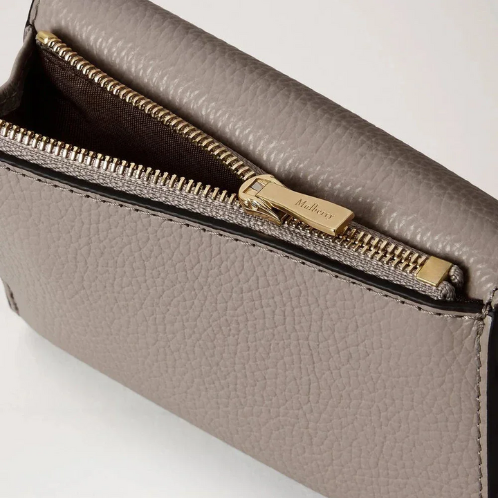Mulberry Darley Folded Multi-Card Wallet Cashmere Taupe Small Classic Grain with Exposed Gold Zipper, Detail View of Leather Texture, Model RL6665205F924