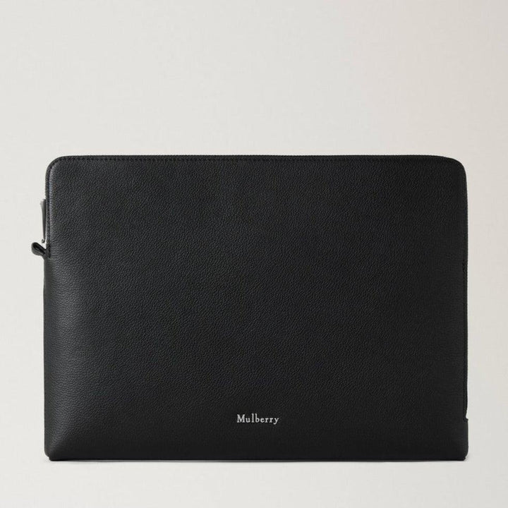 Mulberry The Farringdon Tech Folio Small Pebble Grain showcases an elegant black folder in grained leather. Model RL8272645A100.