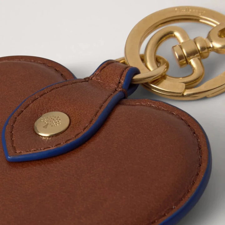 Mulberry Heart Keyring Oak/Pigment Blue shows a key ring in brown leather with blue trim and gold-tone clasp, Model rk6003562g231.