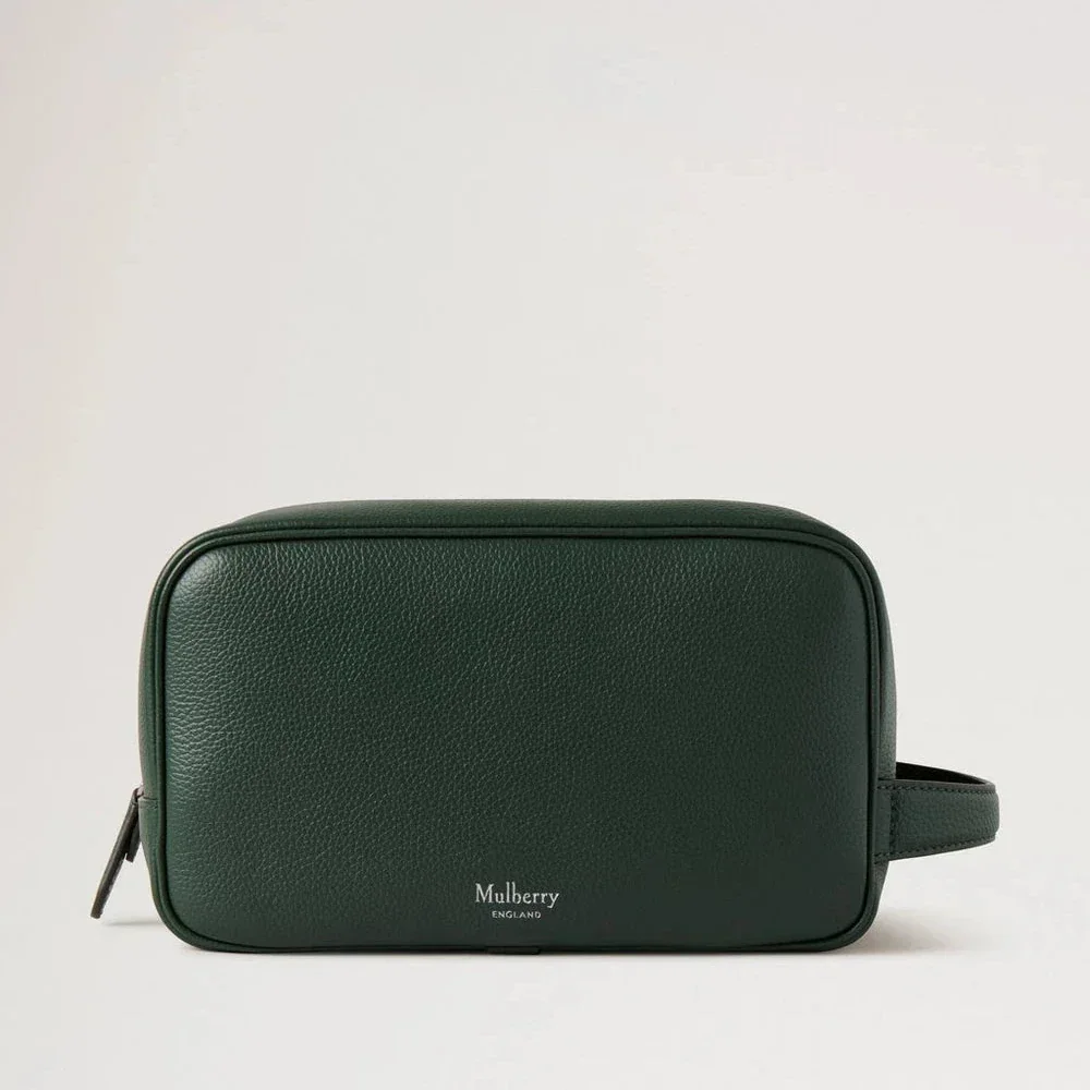 Mulberry Heritage Wash Case in dark green leather with discreet logo on the front. Model RL8176/205Q633