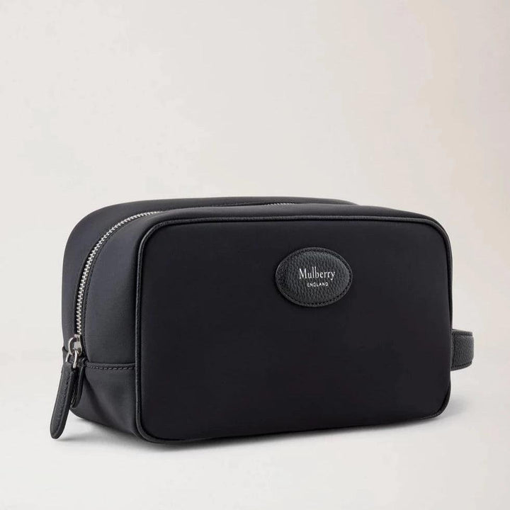 Mulberry Heritage Wash Case Nylon in black nylon with zip and discreet Mulberrylogo. Model RL7938179A100