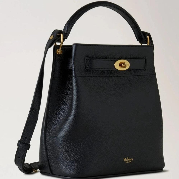 Mulberry Islington Bucket Small Classic Grain Black shows an elegant black leather bag with gold buckle. Model hh9390205a100
