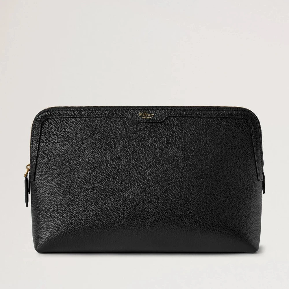 Mulberry Large Cosmetic Pouch Black Small Classic Grain in black leather with visible gold details. Model RL8790205A100.