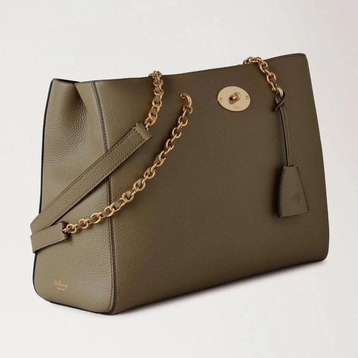 Mulberry Lily Chain Tote Small Classic Grain Linen Green shows a stylish bag in light green leather with a gold chain. Model HH9576205R563.