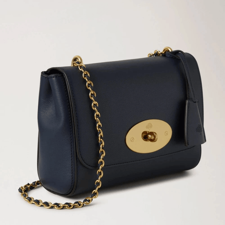 Mulberry Lily Micro Classic Grain Night Sky, shoulder bag in dark blue leather with chain strap and golden clasp. Model HH9179587U888