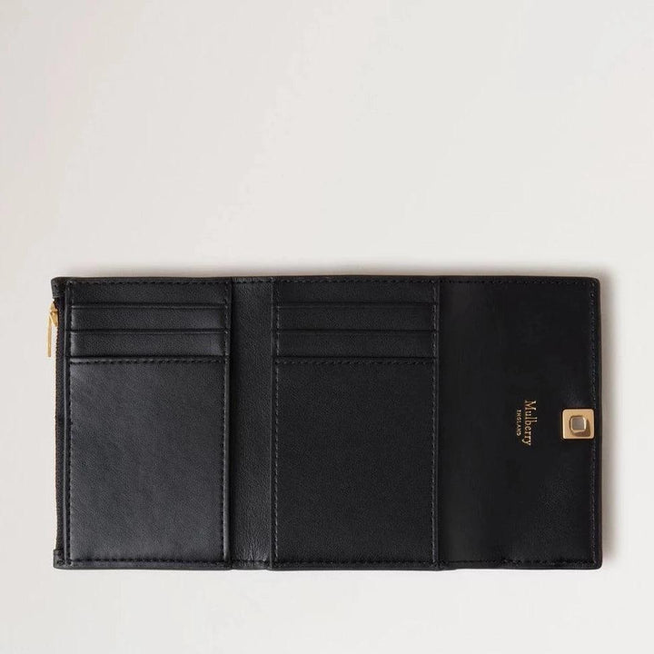 Mulberry Mulberry Tree Trifold Black, black trifold wallet in leather with card pockets and gold details. Model RL7894587A100.