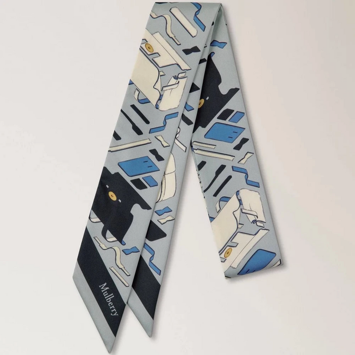 Mulberry Skinny Scarf Bayswater Workshop Light Gray in silk with graphic print in blue, black and white. Model VS4868146D100