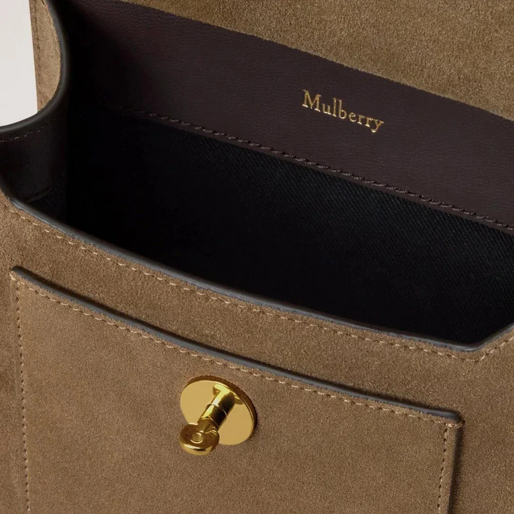 Mulberry Small Antony n/s Salcombe Sand Suede, close-up of front pocket and gold closure, Model HH9893047P705