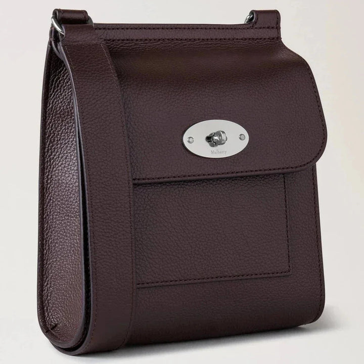 Mulberry Small Antony Small Classic Grain Ebony in dark brown leather with silver buckle. Model HH9365205A110.