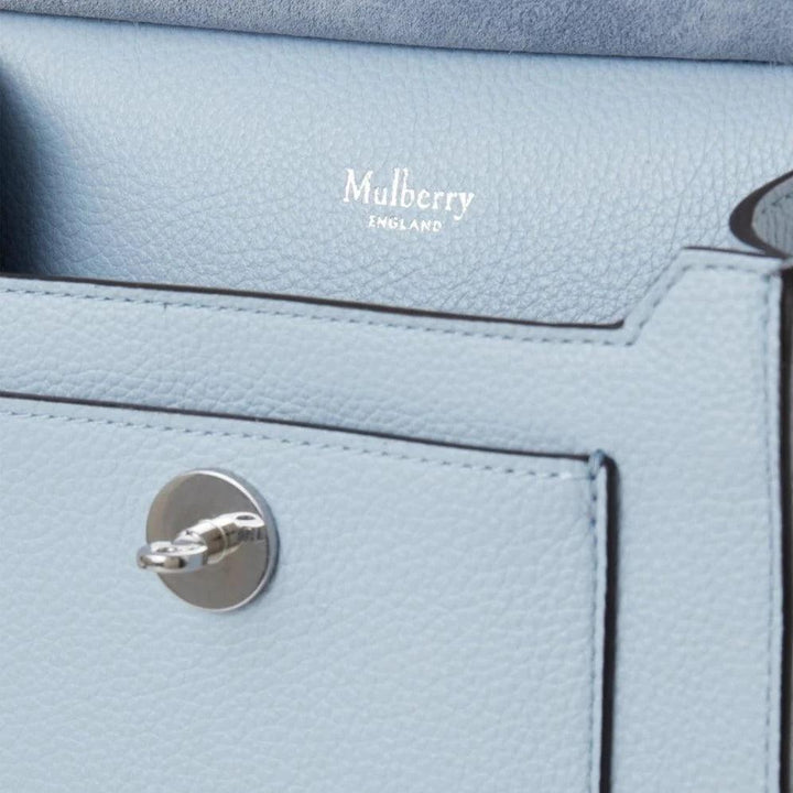 Mulberry Small Antony Small Classic Grain Poplin Blue detail image of leather, buckle and logo. Model HH5193/205U804