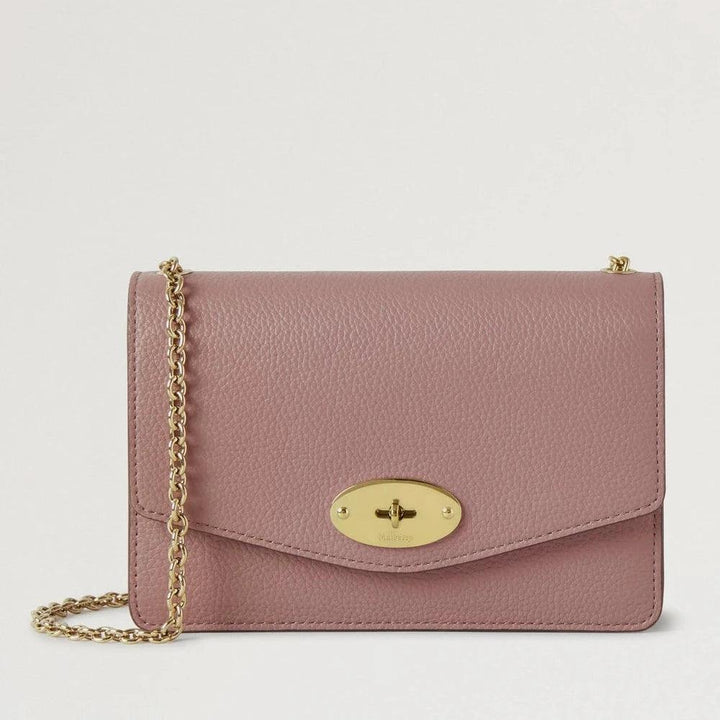 Mulberry Small Darley Autumn Rose Small Classic Grain shows a pink leather shoulder bag with gold chain and classic closure. Model RL7791205J997.