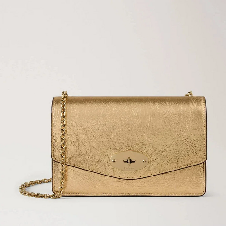 Mulberry Small Darley Grainy Metallic Somerset Gold showcases an elegant shoulder bag in metallic golden leather with a chain strap. Model RL9015757Z098.