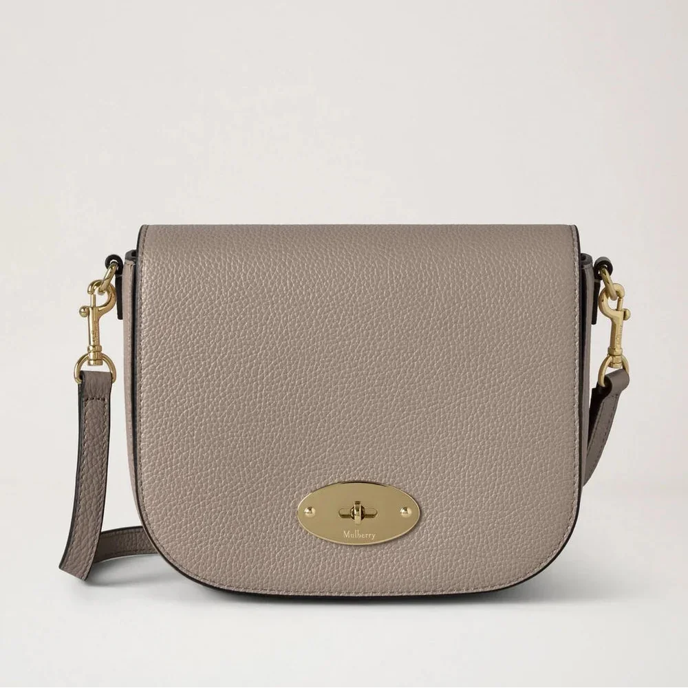 Mulberry Small Darley Satchel Small Classic Grain Cashmere Taupe shows a taupe colored leather bag with a gold colored buckle and adjustable strap. Model RL4957/205F924