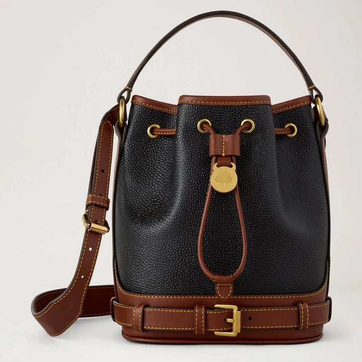 Mulberry Small Scotchgrain Bucket, black and cognac bag in structured leather with gold details. Model HH0017127A340