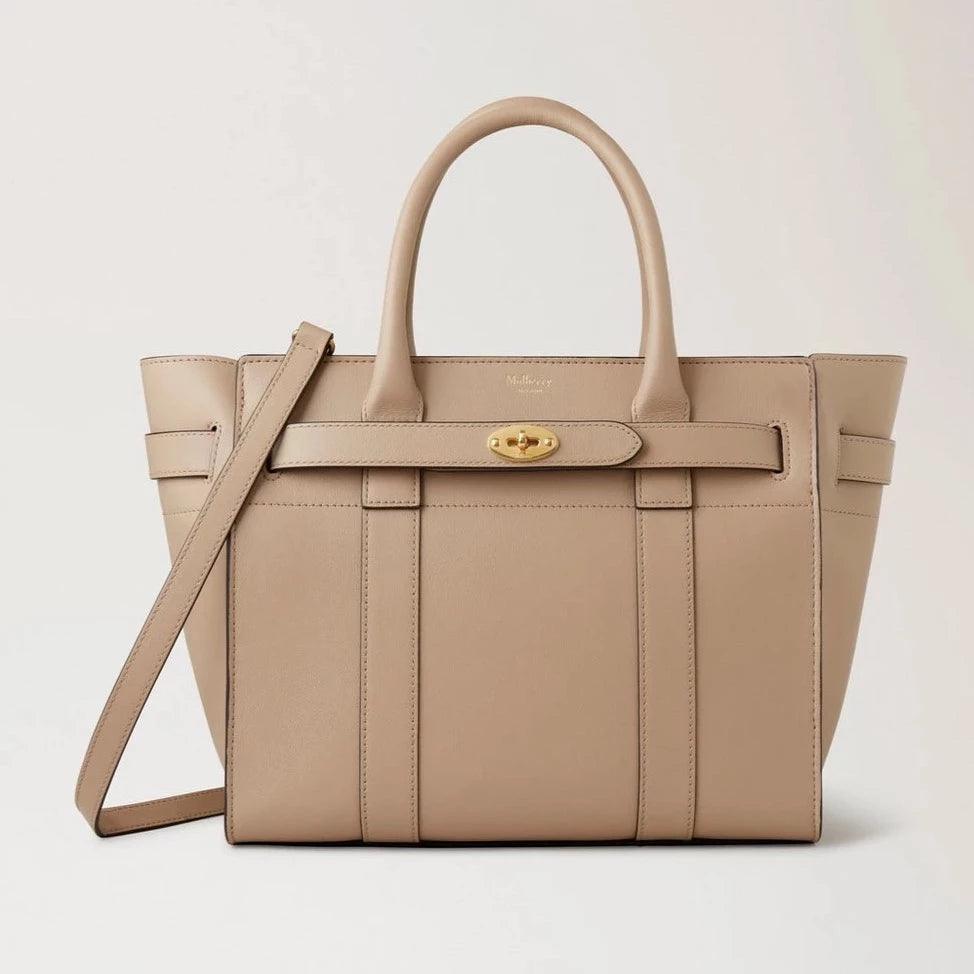 Mulberry Small Zipped Bayswater Maple Micro Grain shows off a beige leather handbag with gold details. Model HH9066587E631.
