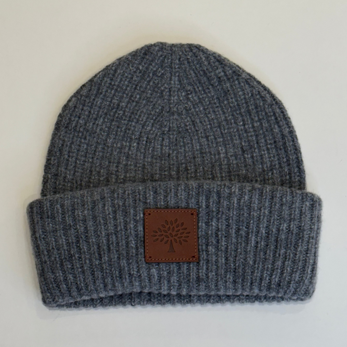 Mulberry Solid Wool Beanie Light Gray seen from the front in ribbed wool with brown leather detail, Model VH4162163C914.