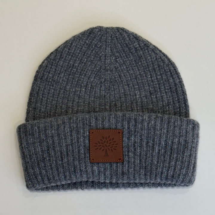 Mulberry Solid Wool Beanie Light Gray seen from the front in ribbed wool with brown leather detail, Model VH4162163C914.