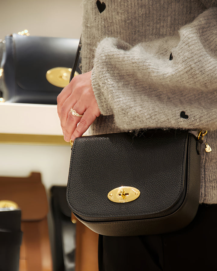 Mulberry Bag Small Darley Satchel Classic Grain Black worn crossbody, black leather, Model RL4957/205A100
